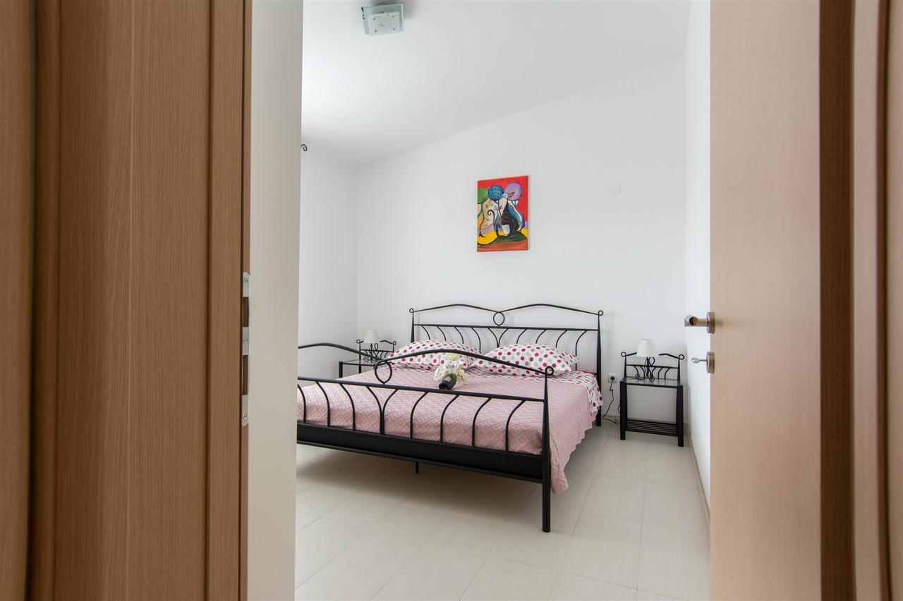 Apartments Iva Seget Donji Ruang foto