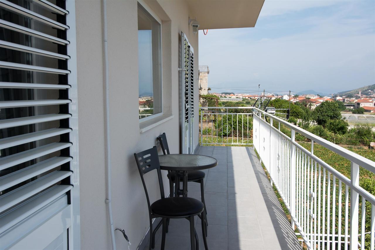 Apartments Iva Seget Donji Ruang foto